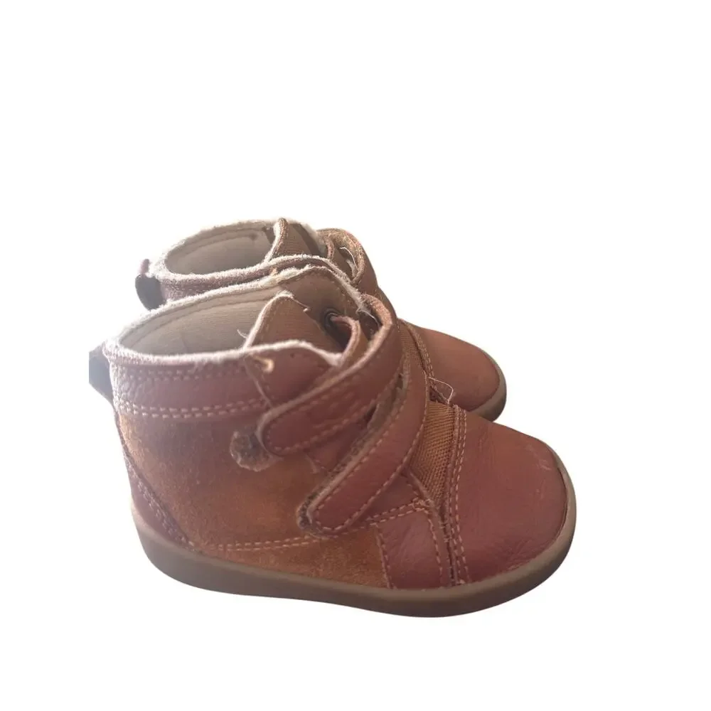 UGG Baby Rennon II sneakers in a chestnut brown color 4/5